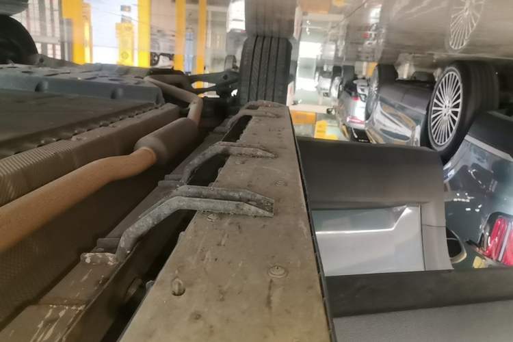 Used Deepal G318 2024 Four-Wheel-Drive Air Suspension Model Right Side Sill