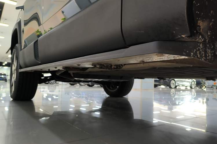 Used Deepal G318 2024 Four-Wheel-Drive Air Suspension Model Right Side Sill