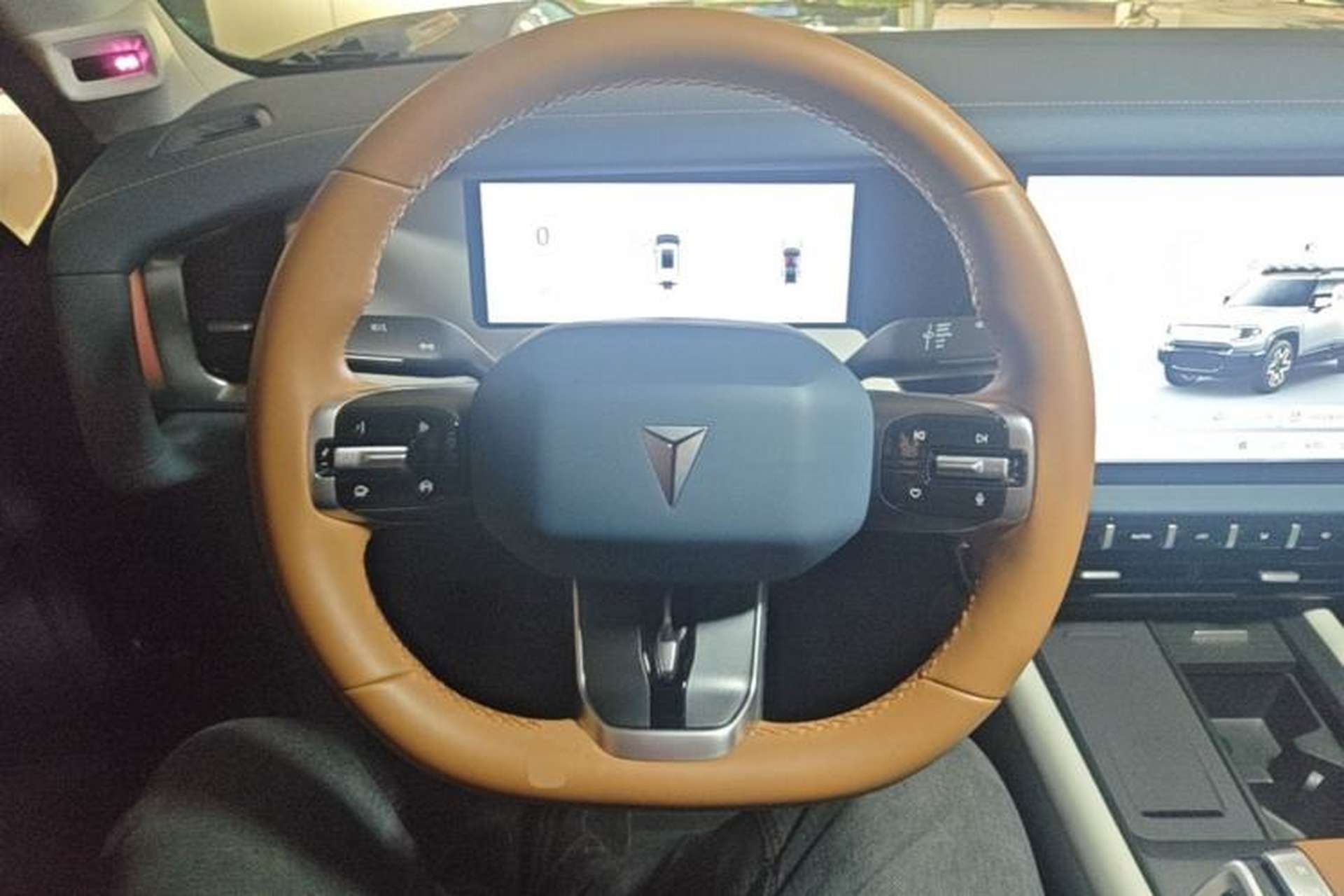 Used Deepal G318 2024 Four-Wheel-Drive Air Suspension Model Steering Wheel