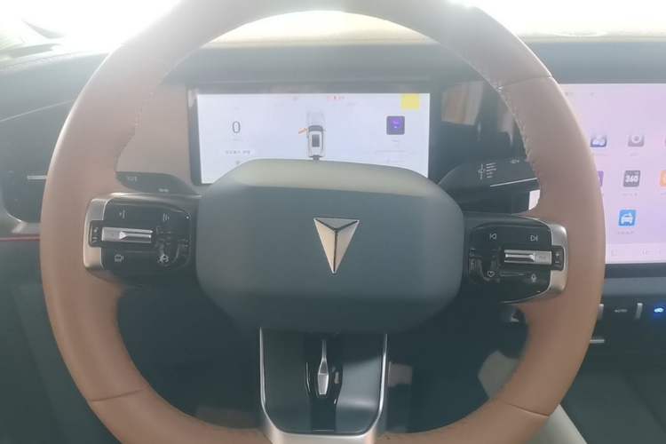 Used Deepal G318 2024 Four-Wheel-Drive Air Suspension Model Steering Wheel