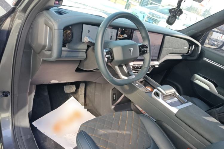 Used Deepal G318 2024 Four-Wheel-Drive Air Suspension Model Center Console