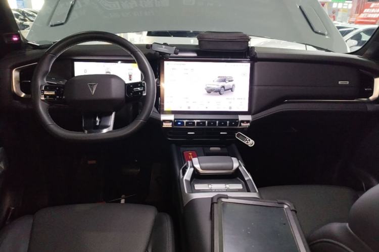 Used Deepal G318 2024 Four-Wheel-Drive Air Suspension Model Center Console