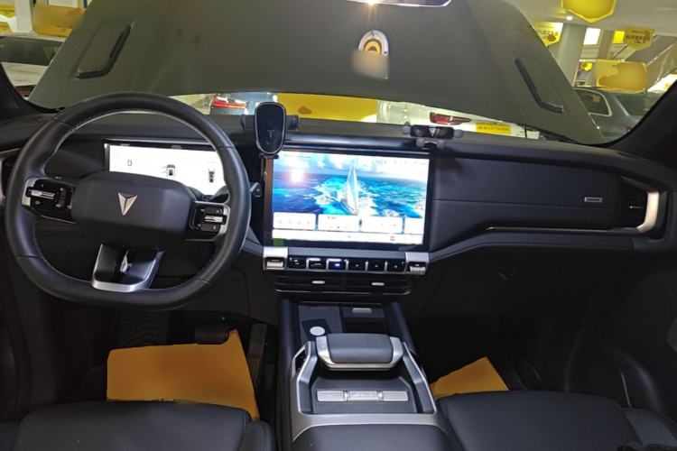 Used Deepal G318 2024 Two-Wheel Drive Comfort Edition Center Console