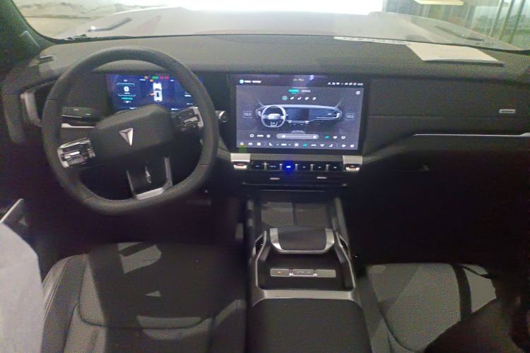 Used Deepal G318 2024 Two-Wheel Drive Air Suspension Version Center Console