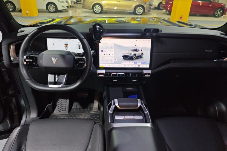 Used Deepal G318 2024 Two-Wheel Drive Comfort Edition Center Console