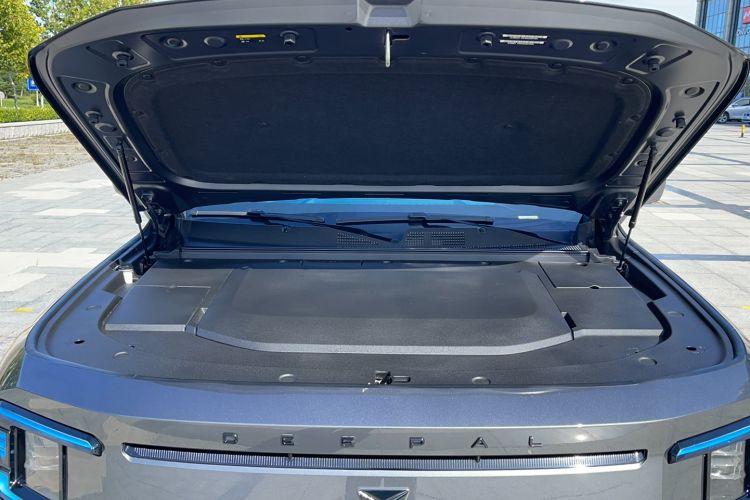 Used Deepal G318 2024 Four-Wheel-Drive Air Suspension Model Engine Bay