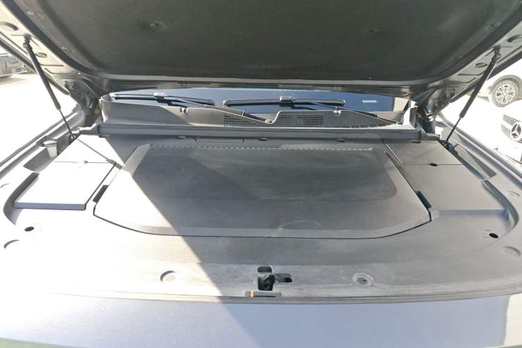 Used Deepal G318 2024 Four-Wheel-Drive Air Suspension Model Engine Bay