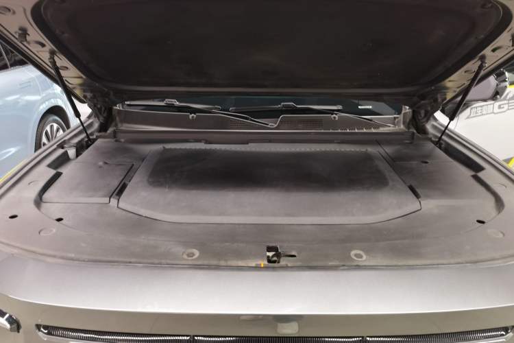 Used Deepal G318 2024 Four-Wheel-Drive Air Suspension Model Engine Bay