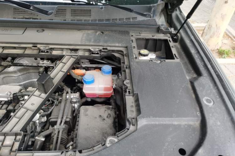 Used Deepal G318 2024 Four-Wheel-Drive Air Suspension Model Engine Bay Left