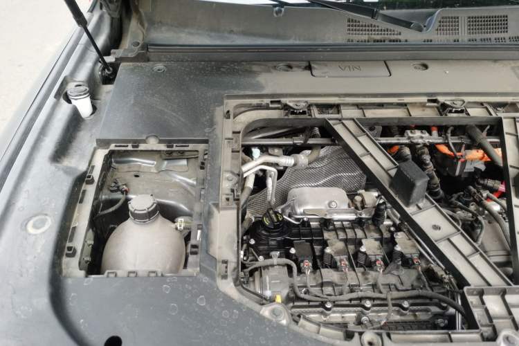 Used Deepal G318 2024 Four-Wheel-Drive Air Suspension Model Engine Bay Right