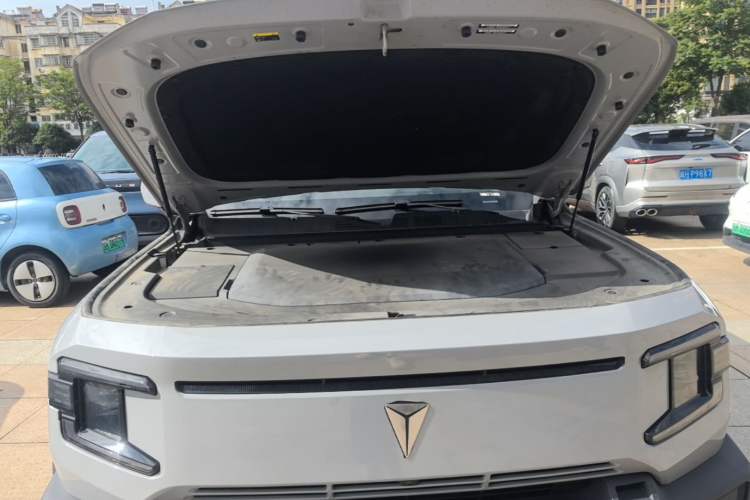 Used Deepal G318 2024 Four-Wheel-Drive Air Suspension Model Engine Bay