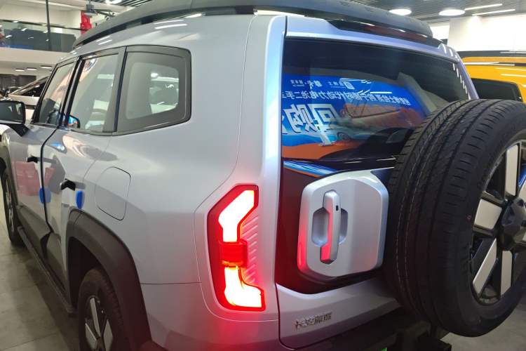 Used Deepal G318 2024 Four-Wheel-Drive Air Suspension Model Exterior 2
