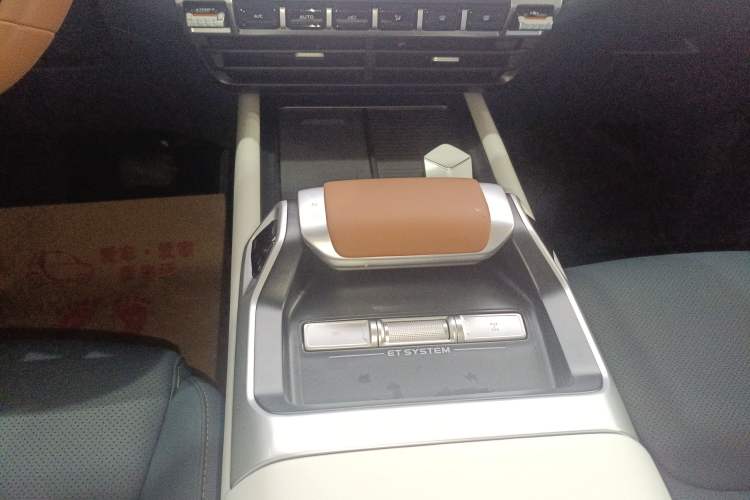 Used Deepal G318 2024 Four-Wheel-Drive Air Suspension Model Gear Lever