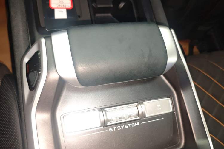 Used Deepal G318 2024 Four-Wheel-Drive Air Suspension Model Gear Lever