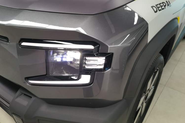 Used Deepal G318 2024 Four-Wheel-Drive Air Suspension Model Left Front Headlight