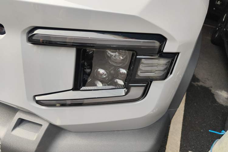 Used Deepal G318 2024 Four-Wheel-Drive Air Suspension Model Left Front Headlight
