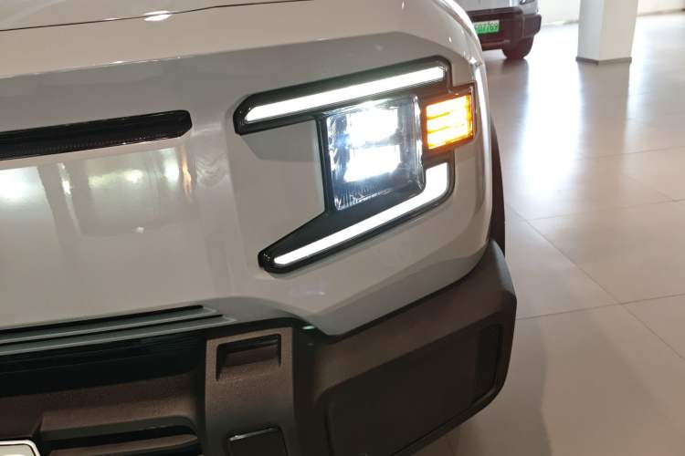 Used Deepal G318 2024 Four-Wheel-Drive Air Suspension Model Left Front Headlight