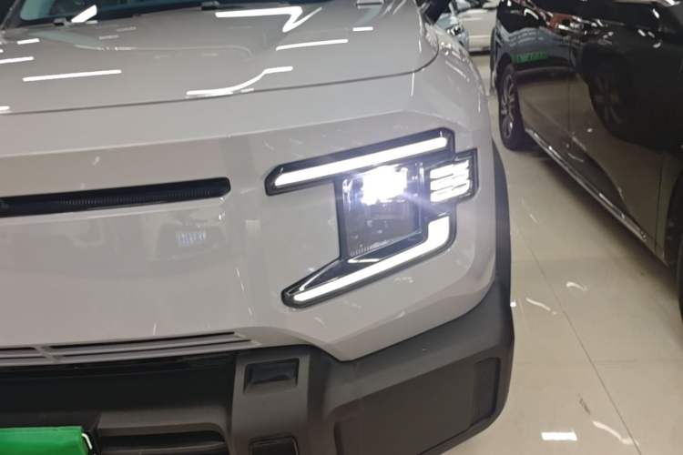 Used Deepal G318 2024 Four-Wheel-Drive Air Suspension Model Left Front Headlight