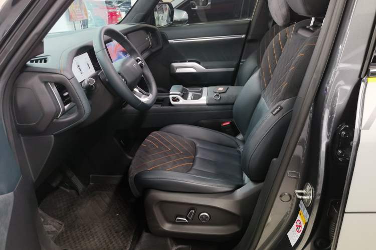 Used Deepal G318 2024 Four-Wheel-Drive Air Suspension Model Left Front Seat