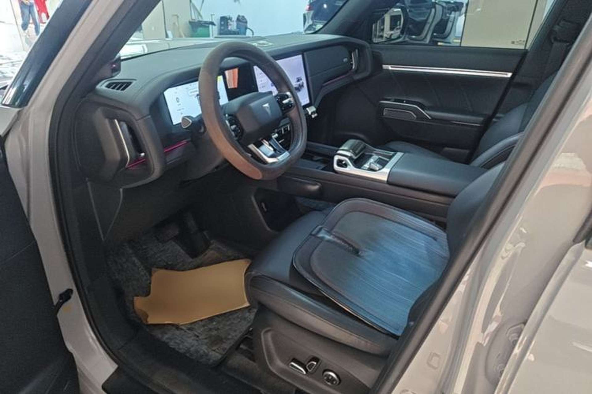 Used Deepal G318 2024 Four-Wheel-Drive Air Suspension Model Left Front Seat