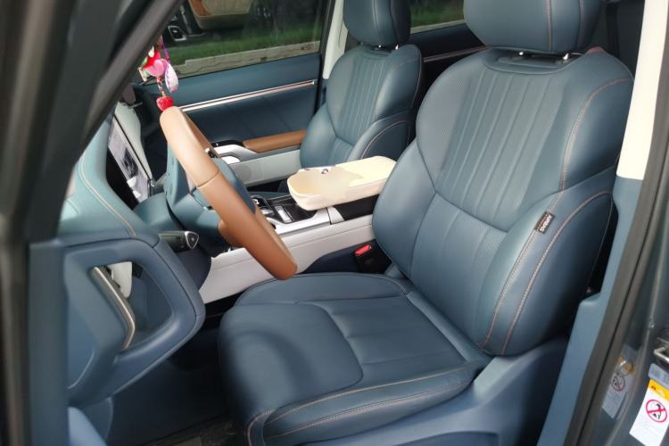 Used Deepal G318 2024 Four-Wheel-Drive Air Suspension Model Left Front Seat
