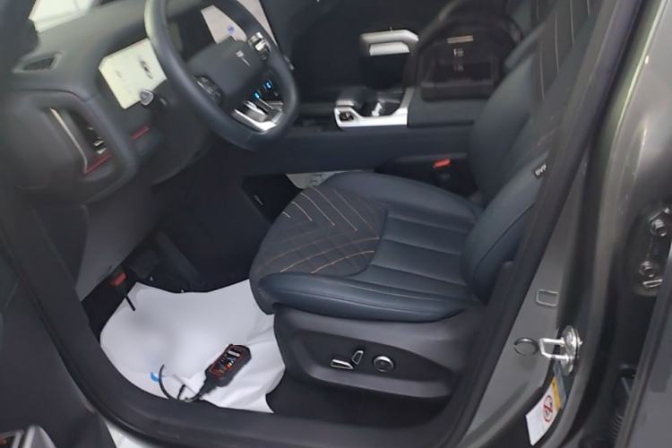 Used Deepal G318 2024 Four-Wheel-Drive Air Suspension Model Left Front Seat