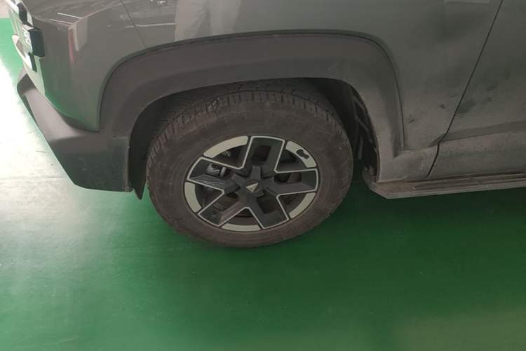 Used Deepal G318 2024 Four-Wheel-Drive Air Suspension Model Left Front Wheel Hub