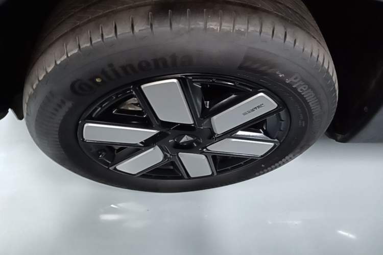 Used Deepal G318 2024 Four-Wheel-Drive Air Suspension Model Left Front Wheel Hub