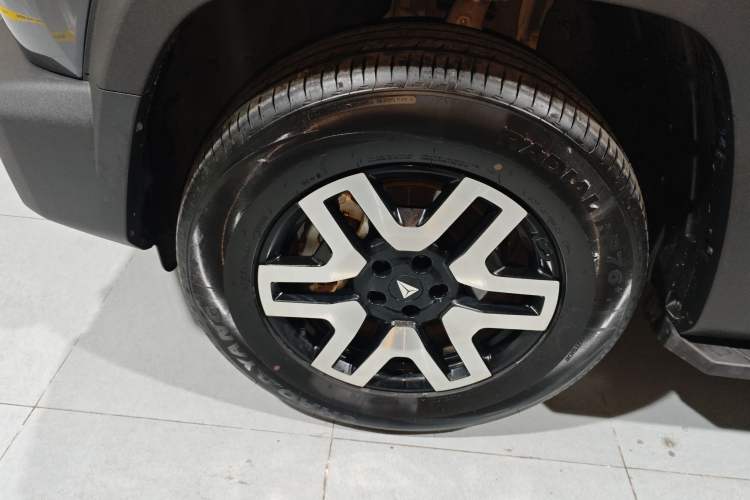 Used Deepal G318 2024 Two-Wheel Drive Comfort Edition Left Front Wheel Hub