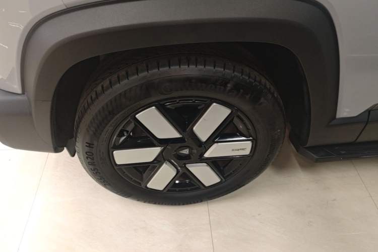 Used Deepal G318 2024 Four-Wheel-Drive Air Suspension Model Left Front Wheel Hub
