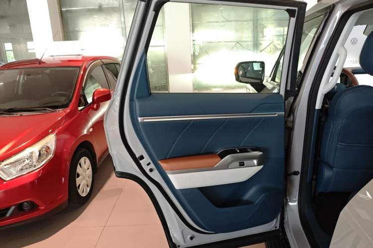 Used Deepal G318 2024 Four-Wheel-Drive Air Suspension Model Left Rear Door Interior