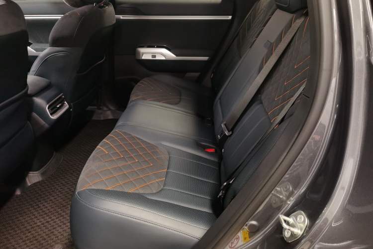 Used Deepal G318 2024 Four-Wheel-Drive Air Suspension Model Left Rear Seat