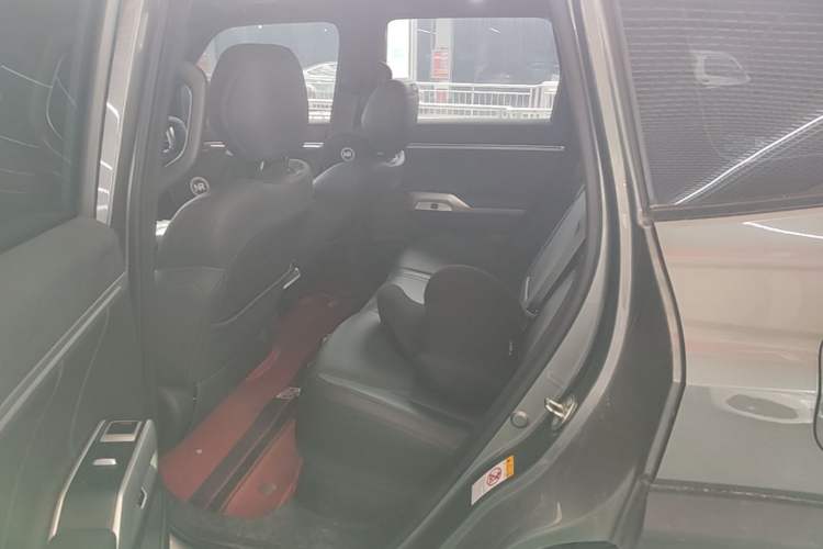 Used Deepal G318 2024 Four-Wheel-Drive Air Suspension Model Left Rear Seat