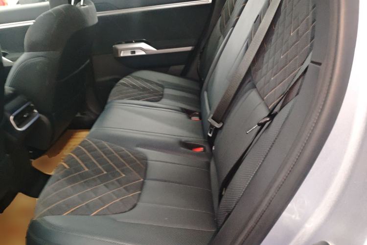 Used Deepal G318 2024 Four-Wheel-Drive Air Suspension Model Left Rear Seat