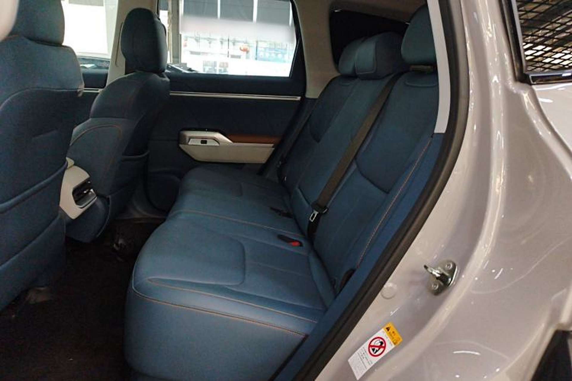 Used Deepal G318 2024 Four-Wheel-Drive Air Suspension Model Left Rear Seat