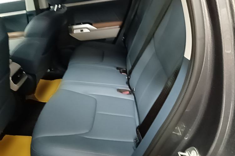 Used Deepal G318 2024 Four-Wheel-Drive Air Suspension Model Left Rear Seat