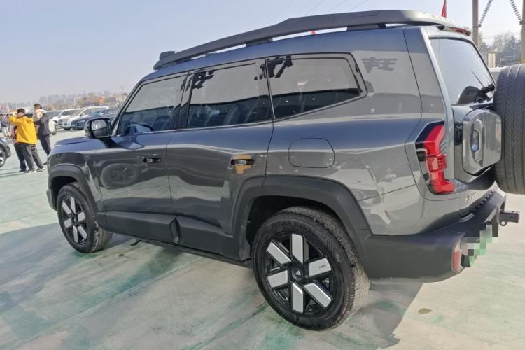 Used Deepal G318 2024 Four-Wheel-Drive Air Suspension Model Left Side