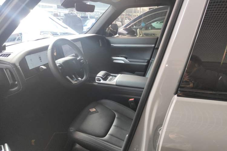 Used Deepal G318 2024 Four-Wheel-Drive Air Suspension Model Left Side