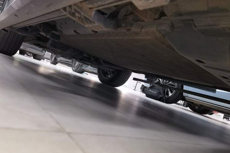 Used Deepal G318 2024 Four-Wheel-Drive Air Suspension Model Left Side Sill