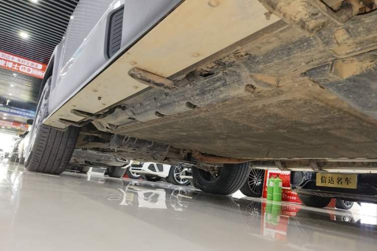 Used Deepal G318 2024 Four-Wheel-Drive Air Suspension Model Left Side Sill
