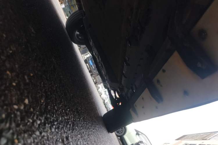 Used Deepal G318 2024 Four-Wheel-Drive Air Suspension Model Left Side Sill