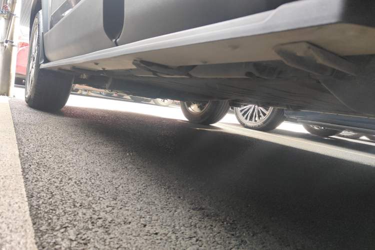 Used Deepal G318 2024 Four-Wheel-Drive Air Suspension Model Left Side Sill