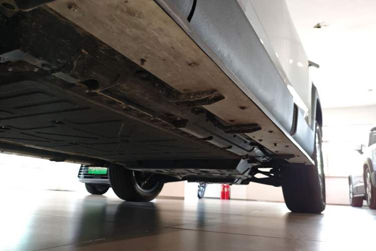 Used Deepal G318 2024 Four-Wheel-Drive Air Suspension Model Left Side Sill