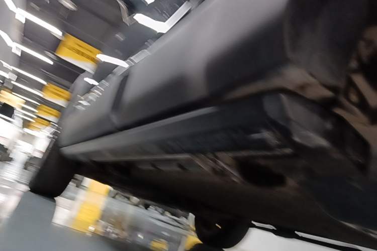 Used Deepal G318 2024 Four-Wheel-Drive Air Suspension Model Left Side Sill