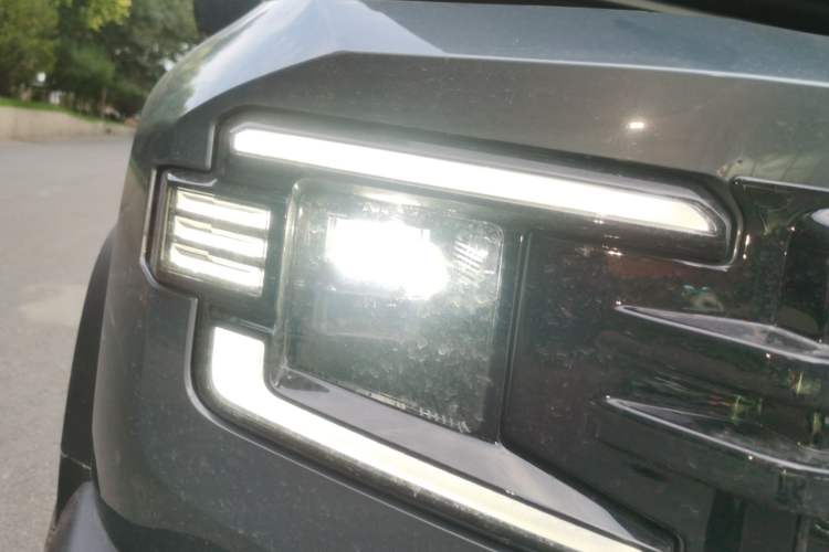 Used Deepal G318 2024 Four-Wheel-Drive Air Suspension Model Right Front Headlight