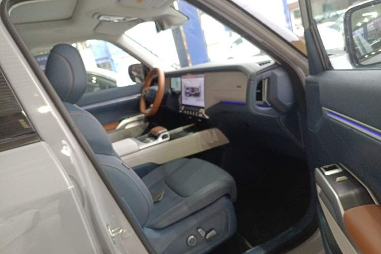 Used Deepal G318 2024 Four-Wheel-Drive Air Suspension Model Right Front Seat
