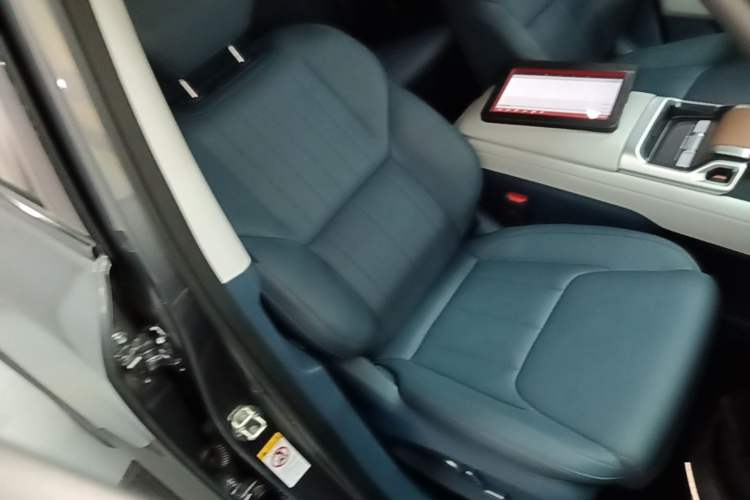 Used Deepal G318 2024 Four-Wheel-Drive Air Suspension Model Right Front Seat