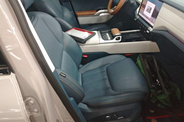 Used Deepal G318 2024 Four-Wheel-Drive Air Suspension Model Right Front Seat