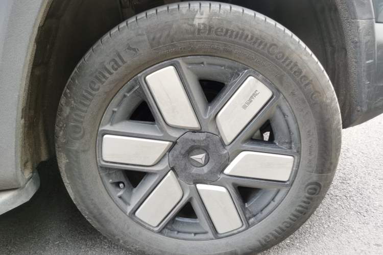 Used Deepal G318 2024 Four-Wheel-Drive Air Suspension Model Right Front Wheel Hub