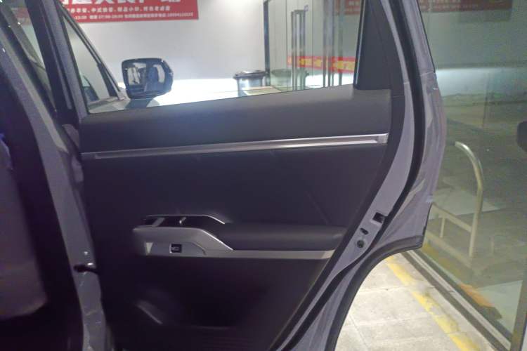 Used Deepal G318 2024 Two-Wheel Drive Air Suspension Version Right Rear Door Interior